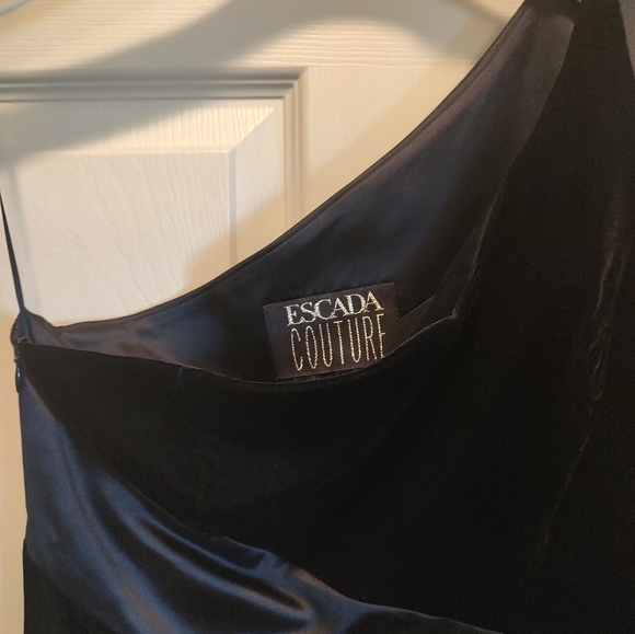 ESCADA COUTURE- One Shoulder Blk Velvet and Satin Evening Gown Size 36 - Picture 2 of 5